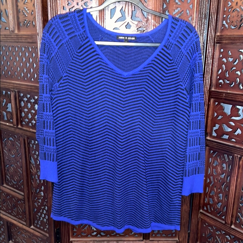 Cable & Gauge Blue Striped Knit Sweater.  Size Large.